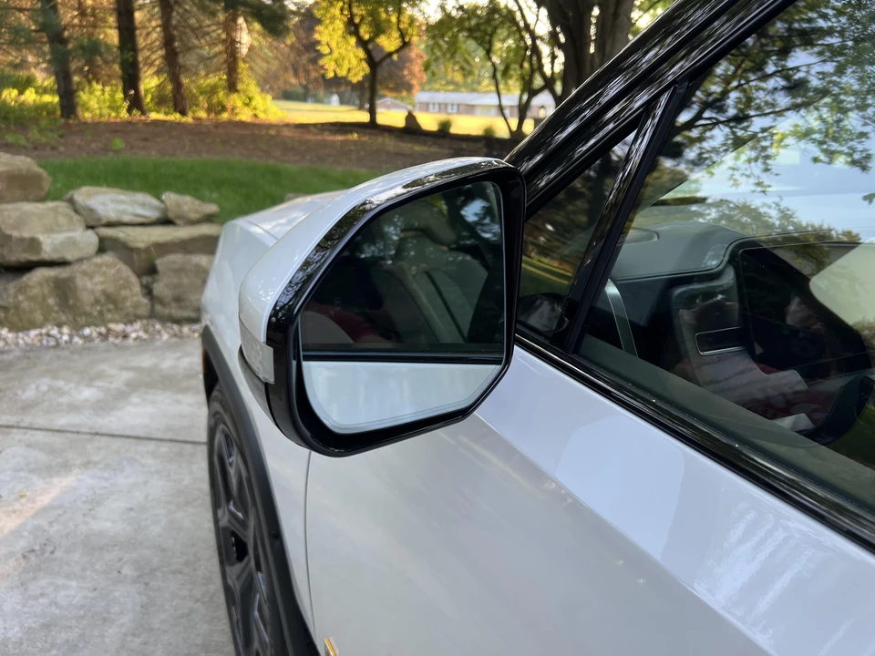 2023 Rivian R1S - Image 23 of 31