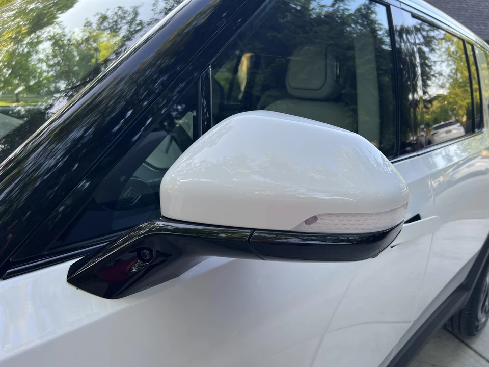 2023 Rivian R1S - Image 22 of 31