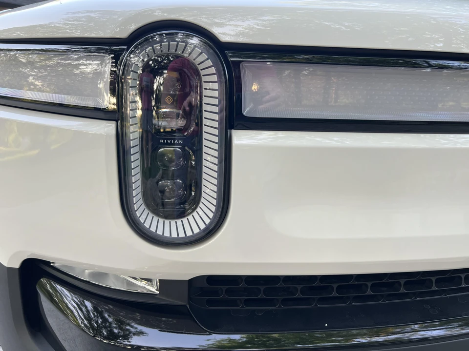 2023 Rivian R1S - Image 19 of 31