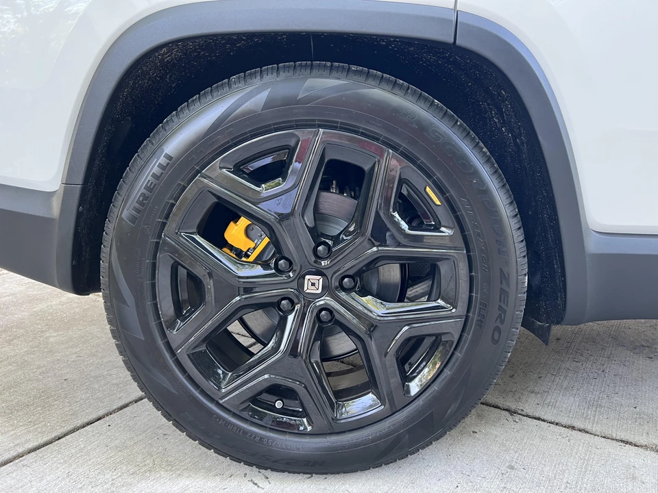 2023 Rivian R1S - Image 31 of 31