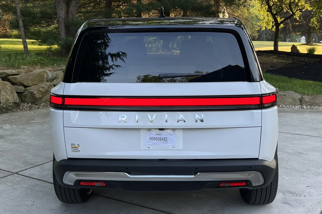 2023 Rivian R1S - Image 5 of 31