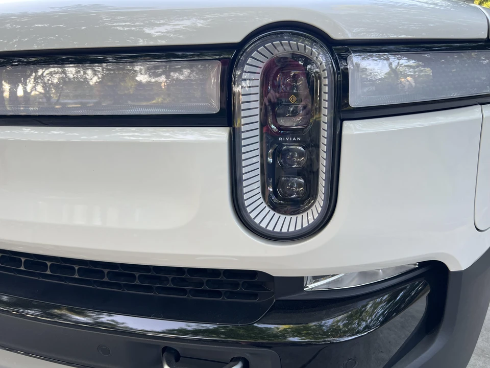 2023 Rivian R1S - Image 20 of 31