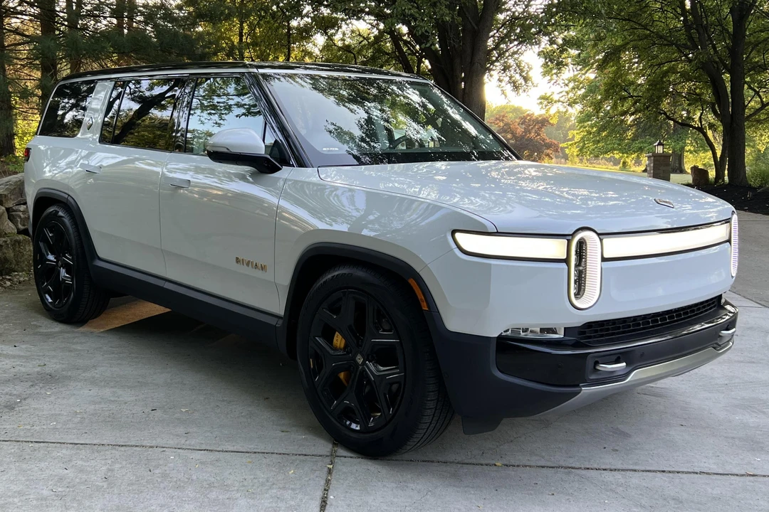 2023 Rivian R1S - Image 3 of 31