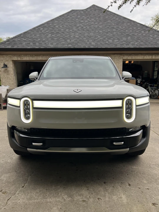 2023 Rivian R1S - Image 7 of 31