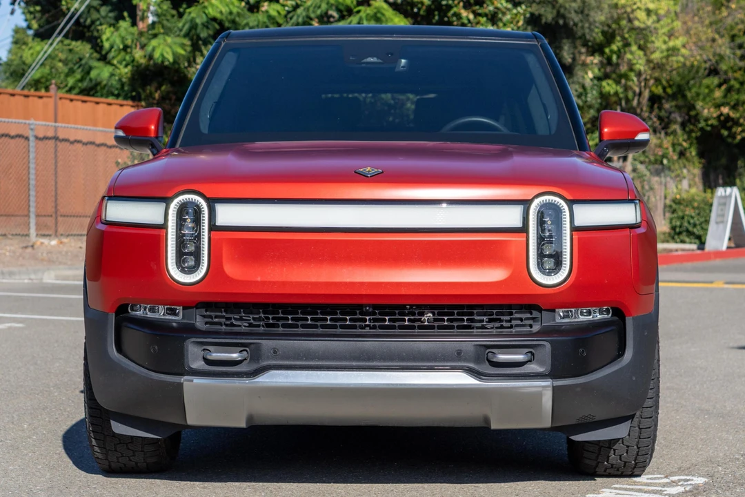 2023 Rivian R1S - Image 2 of 31