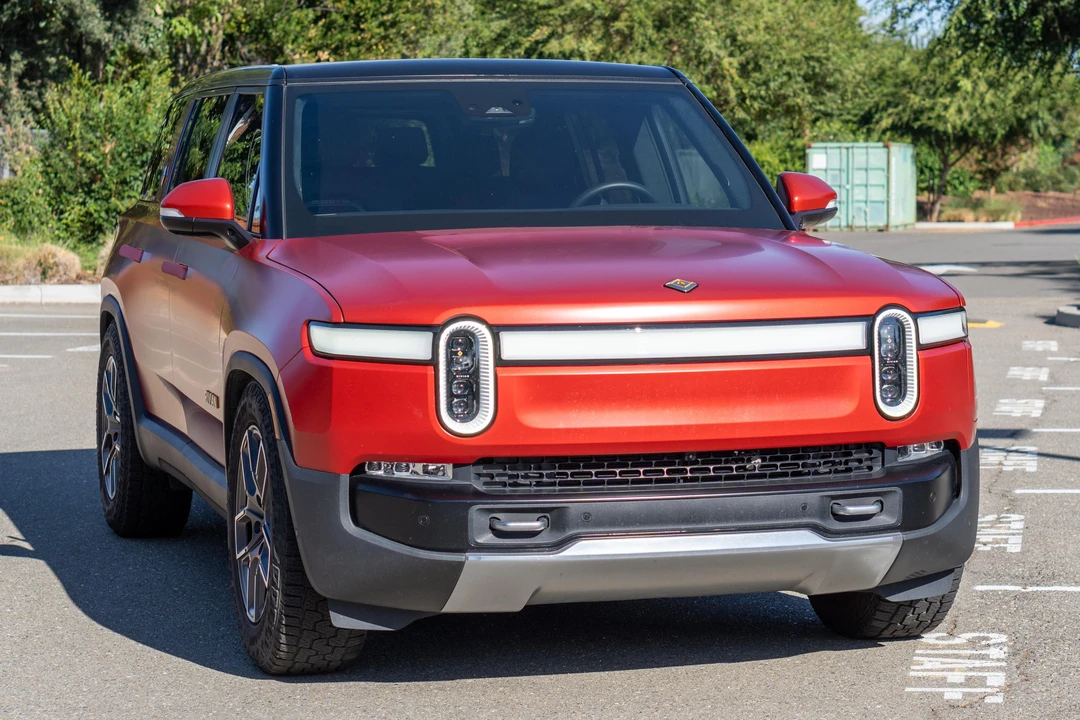 2023 Rivian R1S - Image 10 of 31