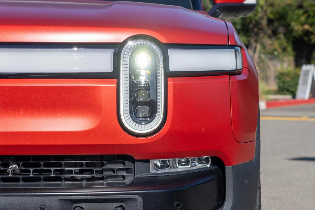 2023 Rivian R1S - Image 17 of 31