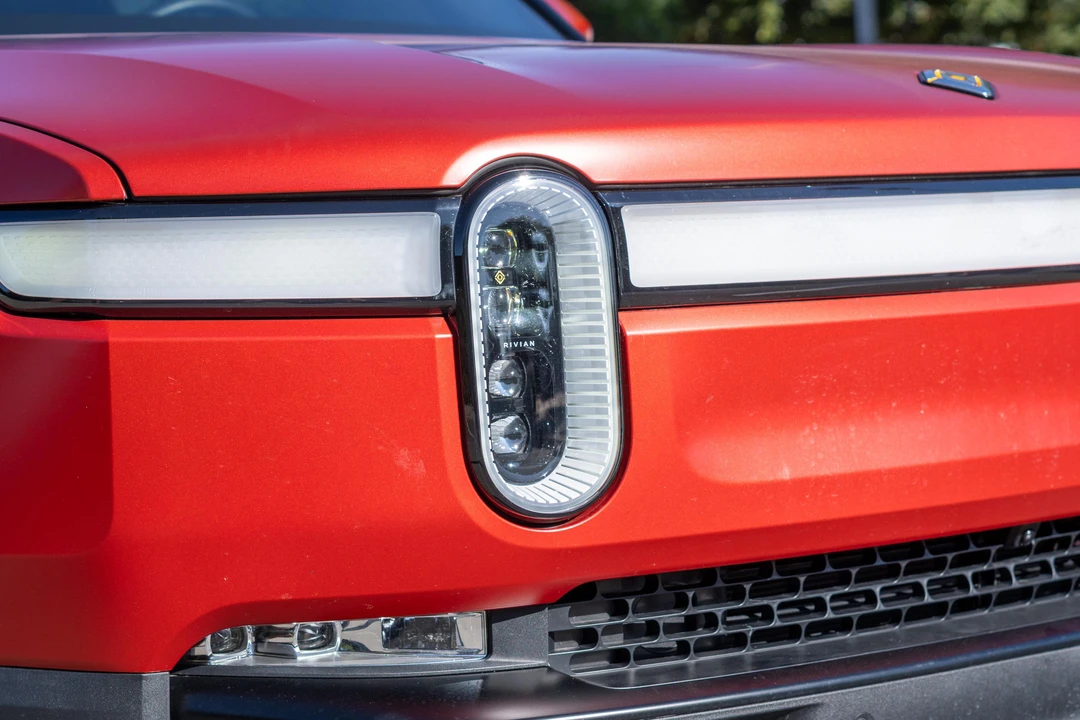 2023 Rivian R1S - Image 12 of 31