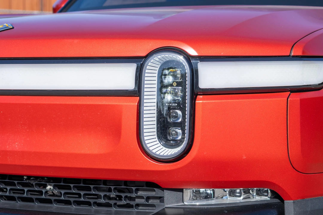 2023 Rivian R1S - Image 16 of 31