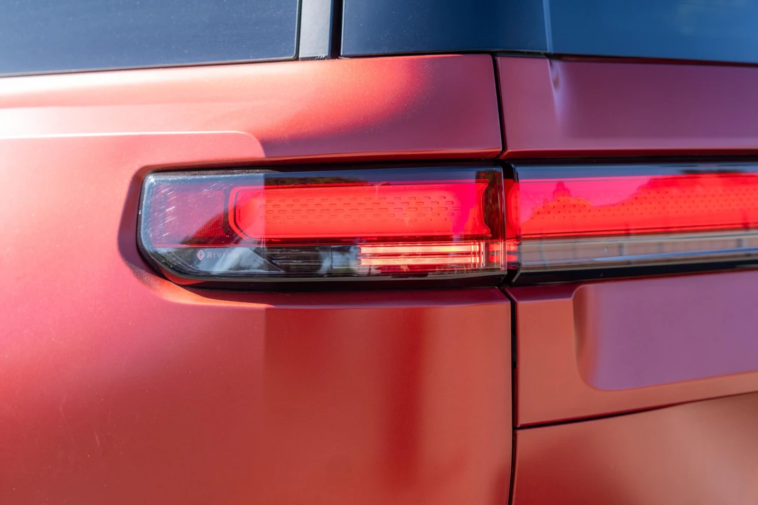 2023 Rivian R1S - Image 29 of 31
