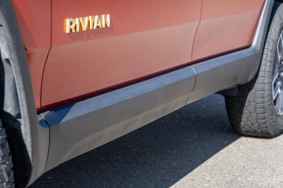 2023 Rivian R1S - Image 18 of 31