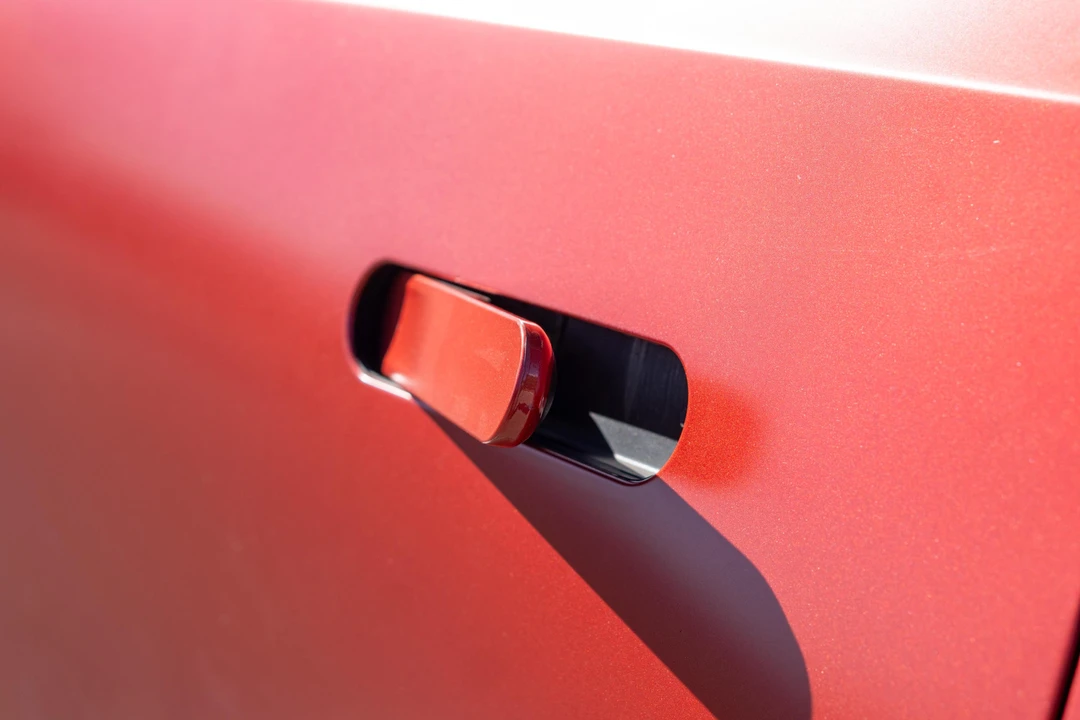 2023 Rivian R1S - Image 25 of 31