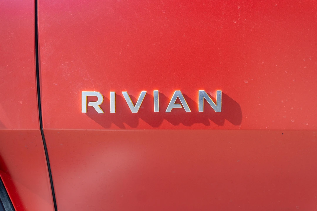 2023 Rivian R1S - Image 19 of 31