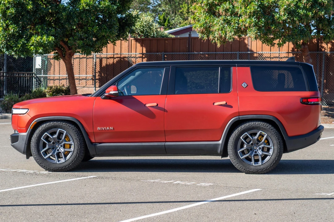 2023 Rivian R1S - Image 3 of 31