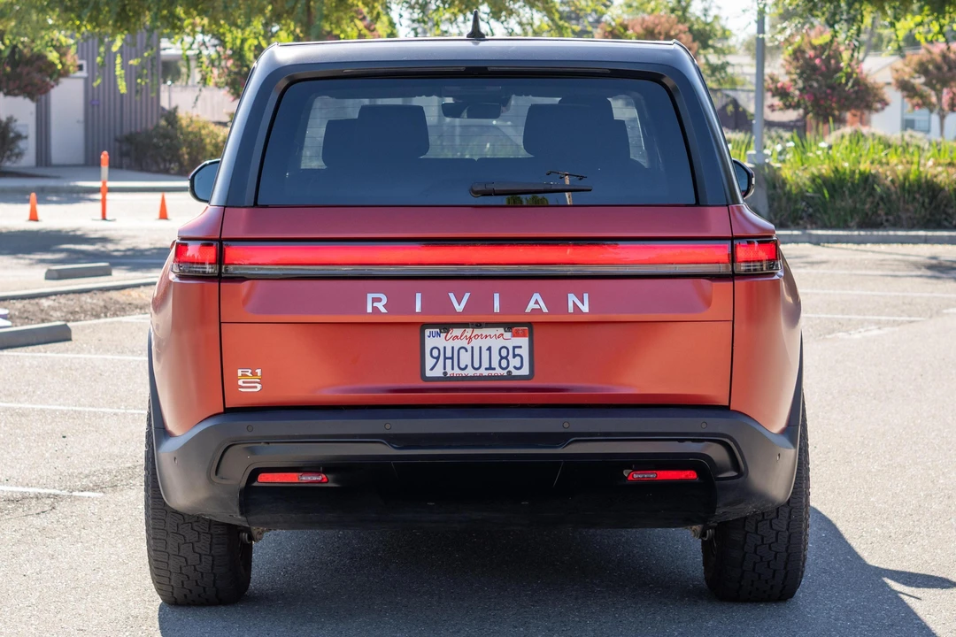 2023 Rivian R1S - Image 5 of 31