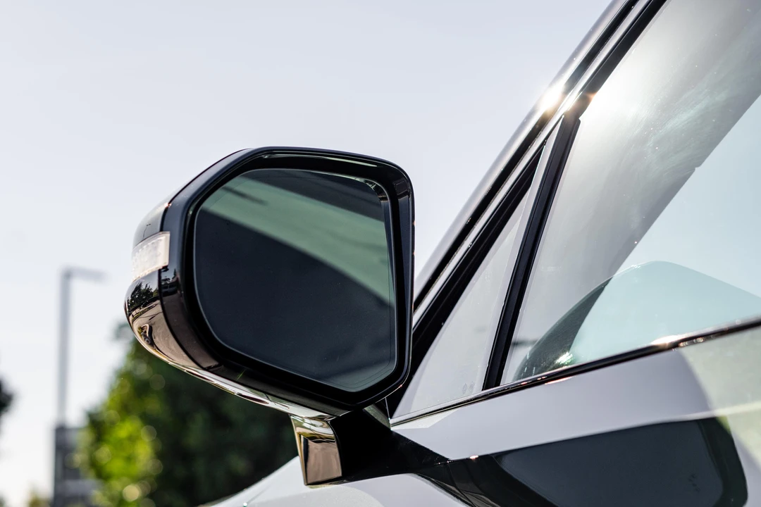 2023 Rivian R1S - Image 28 of 31