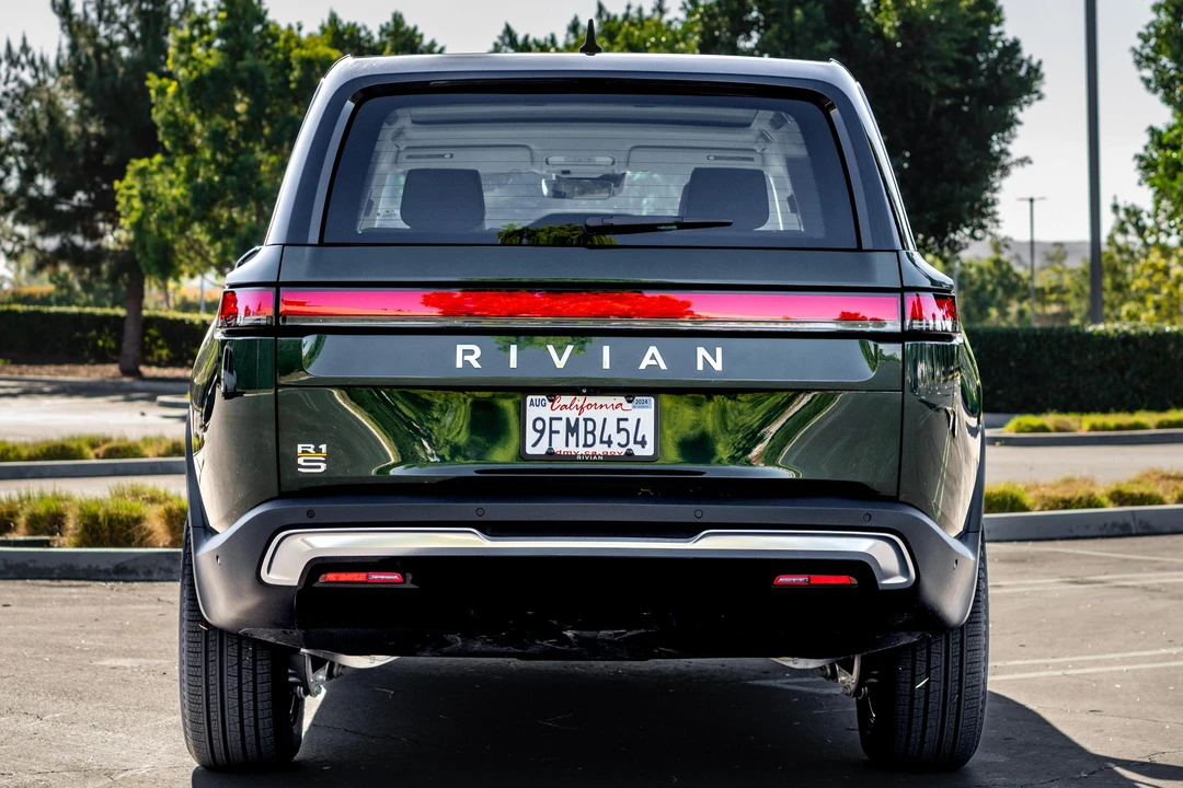2023 Rivian R1S - Image 5 of 31