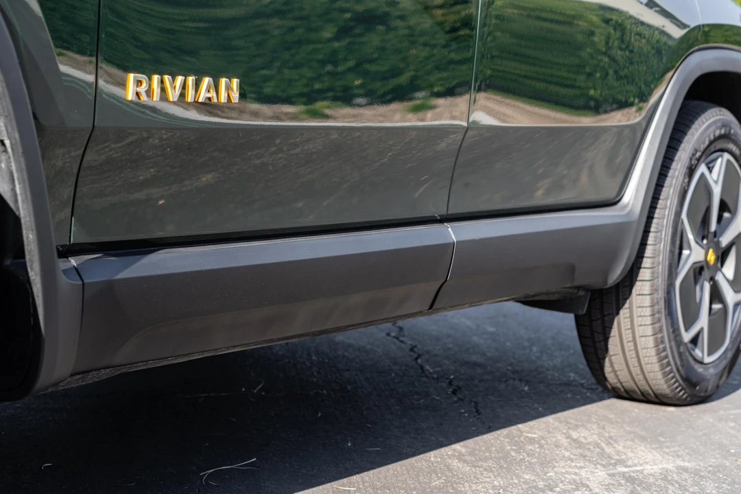 2023 Rivian R1S - Image 30 of 31