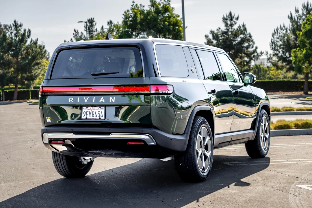 2023 Rivian R1S - Image 11 of 31