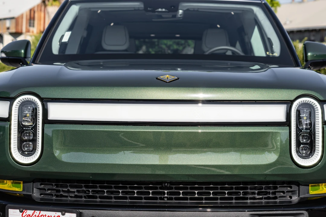 2023 Rivian R1S - Image 18 of 31