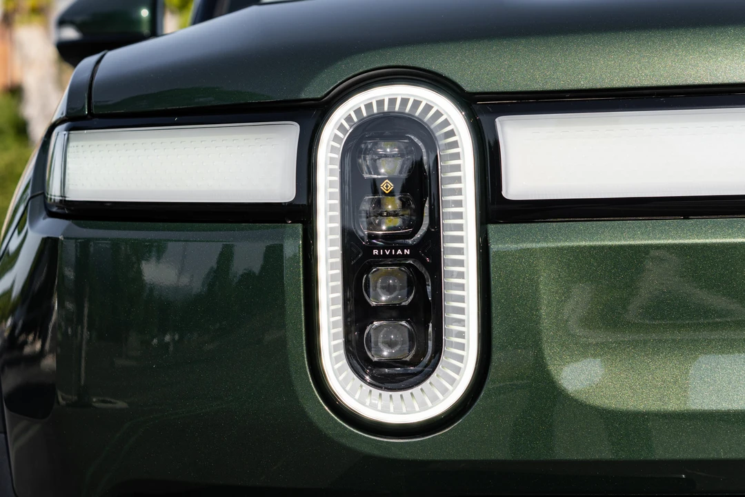 2023 Rivian R1S - Image 16 of 31