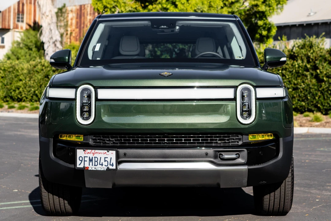 2023 Rivian R1S - Image 2 of 31