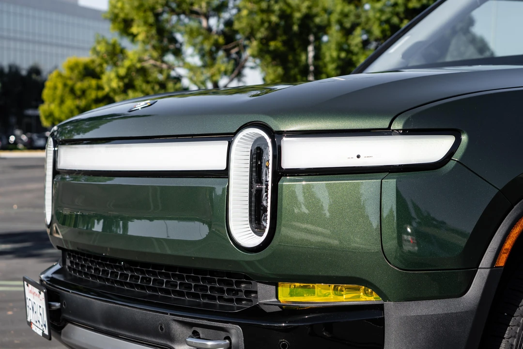 2023 Rivian R1S - Image 26 of 31