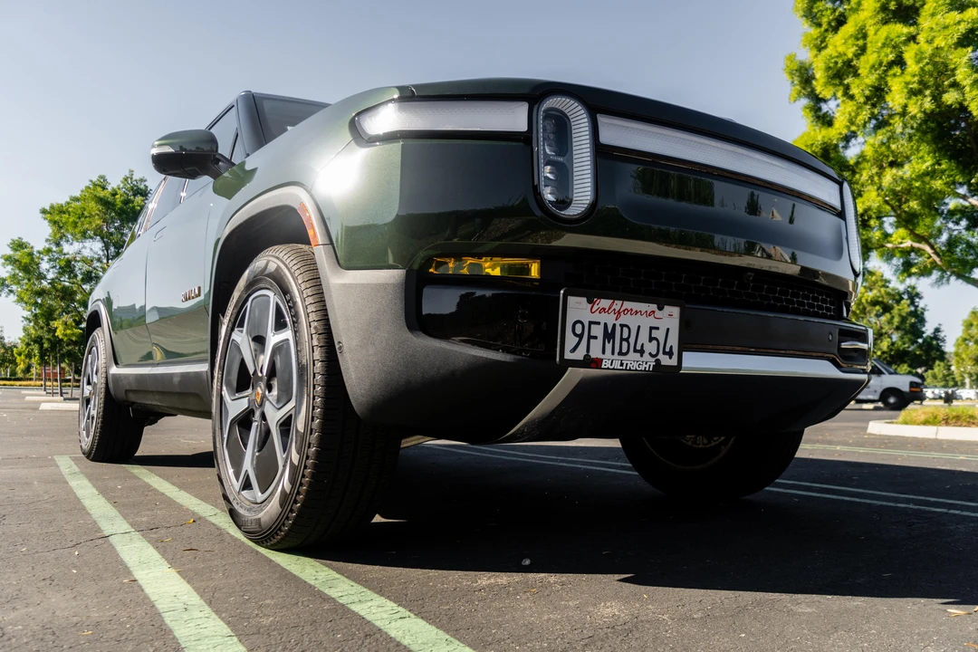 2023 Rivian R1S - Image 13 of 31