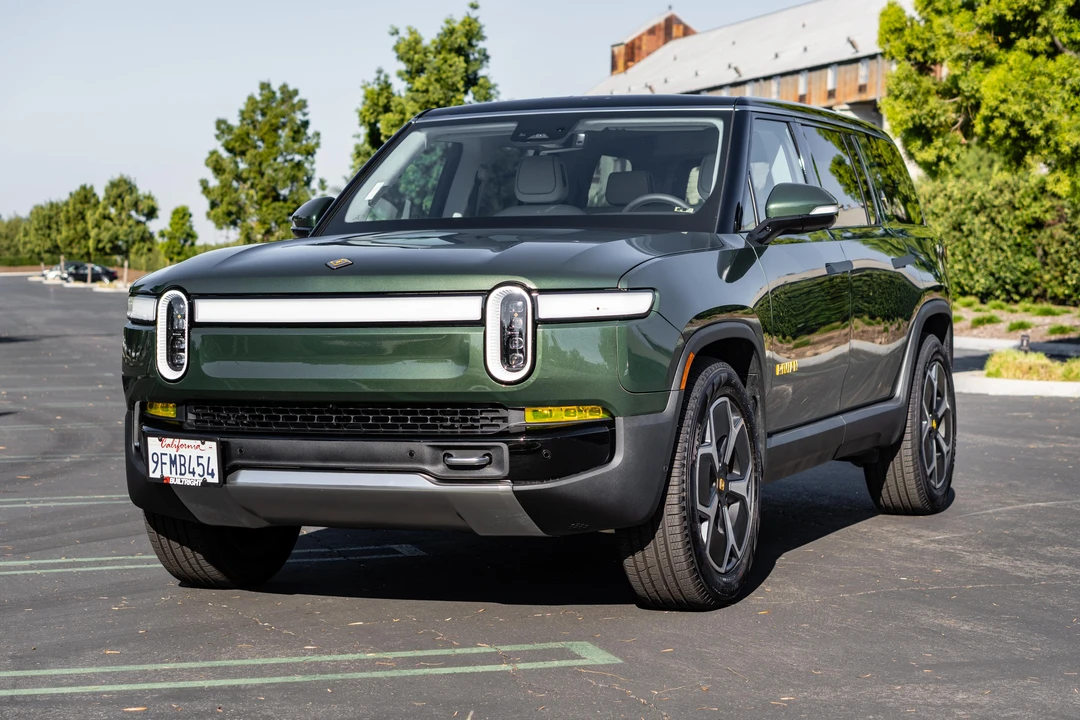 2023 Rivian R1S - Image 7 of 31