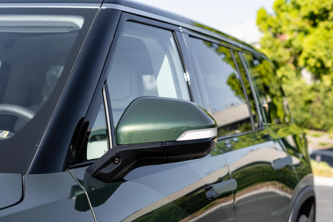 2023 Rivian R1S - Image 27 of 31