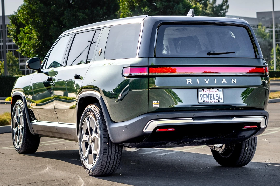 2023 Rivian R1S - Image 4 of 31