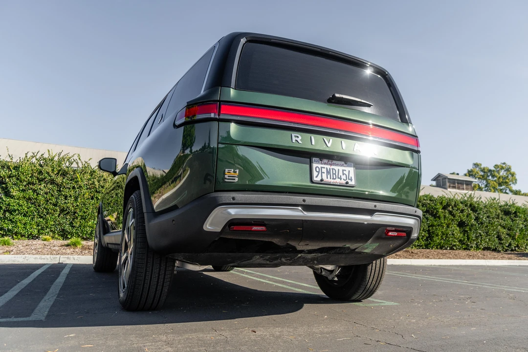 2023 Rivian R1S - Image 8 of 31