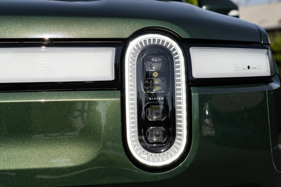 2023 Rivian R1S - Image 24 of 31