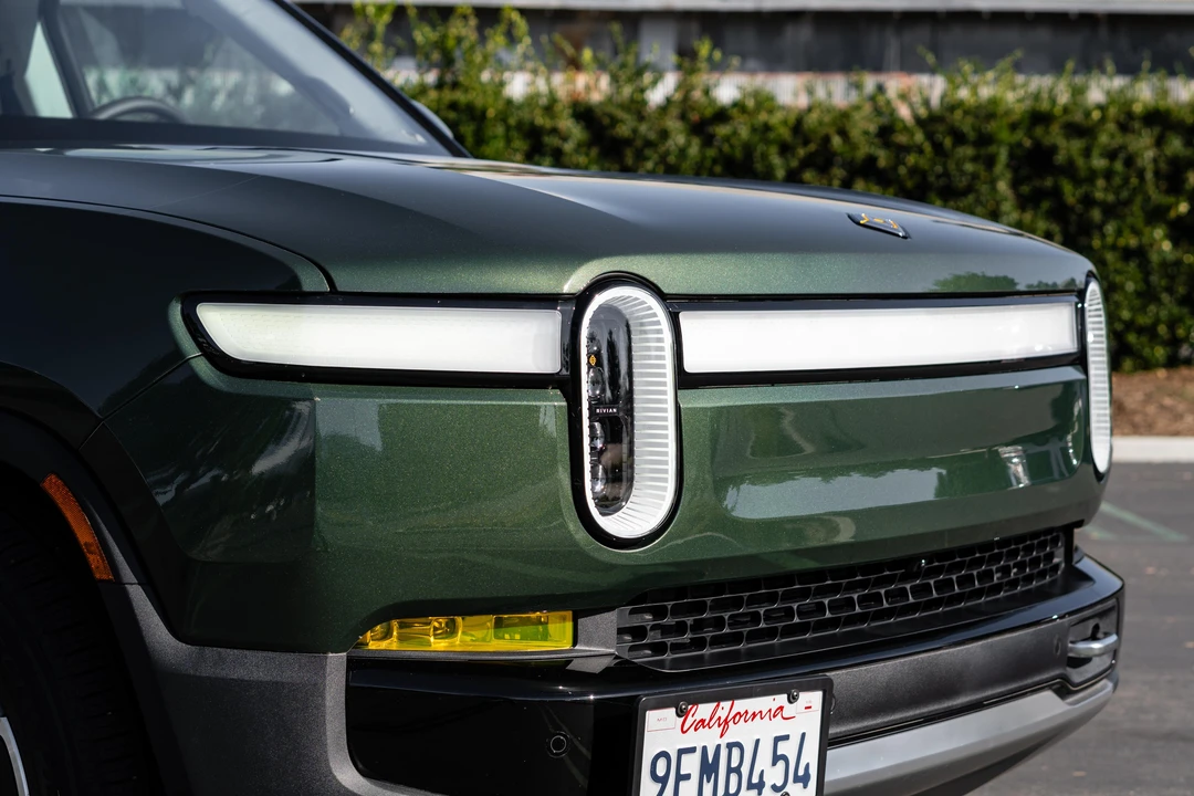 2023 Rivian R1S - Image 14 of 31