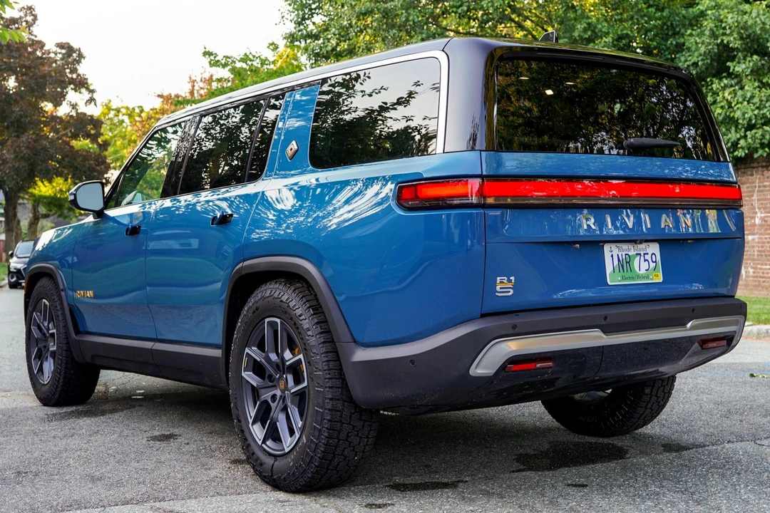 2023 Rivian R1S - Image 4 of 31