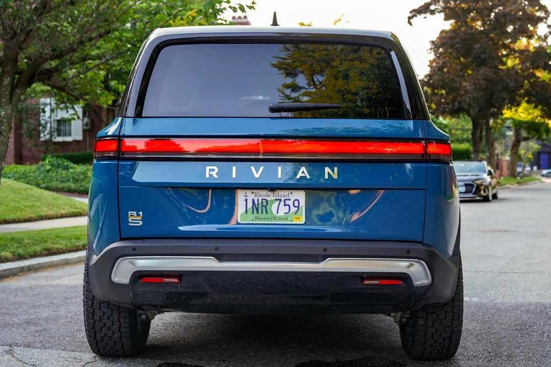 2023 Rivian R1S - Image 5 of 31