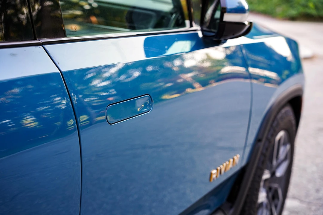 2023 Rivian R1S - Image 24 of 31