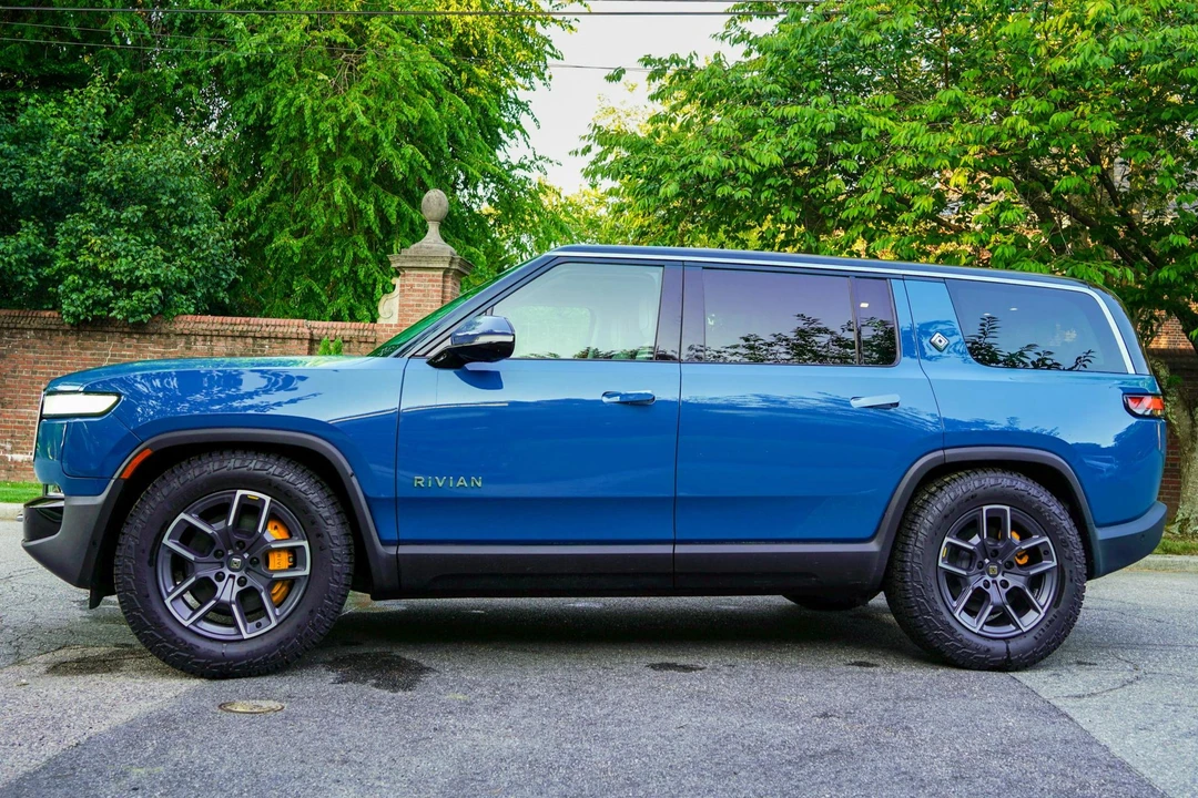 2023 Rivian R1S - Image 3 of 31