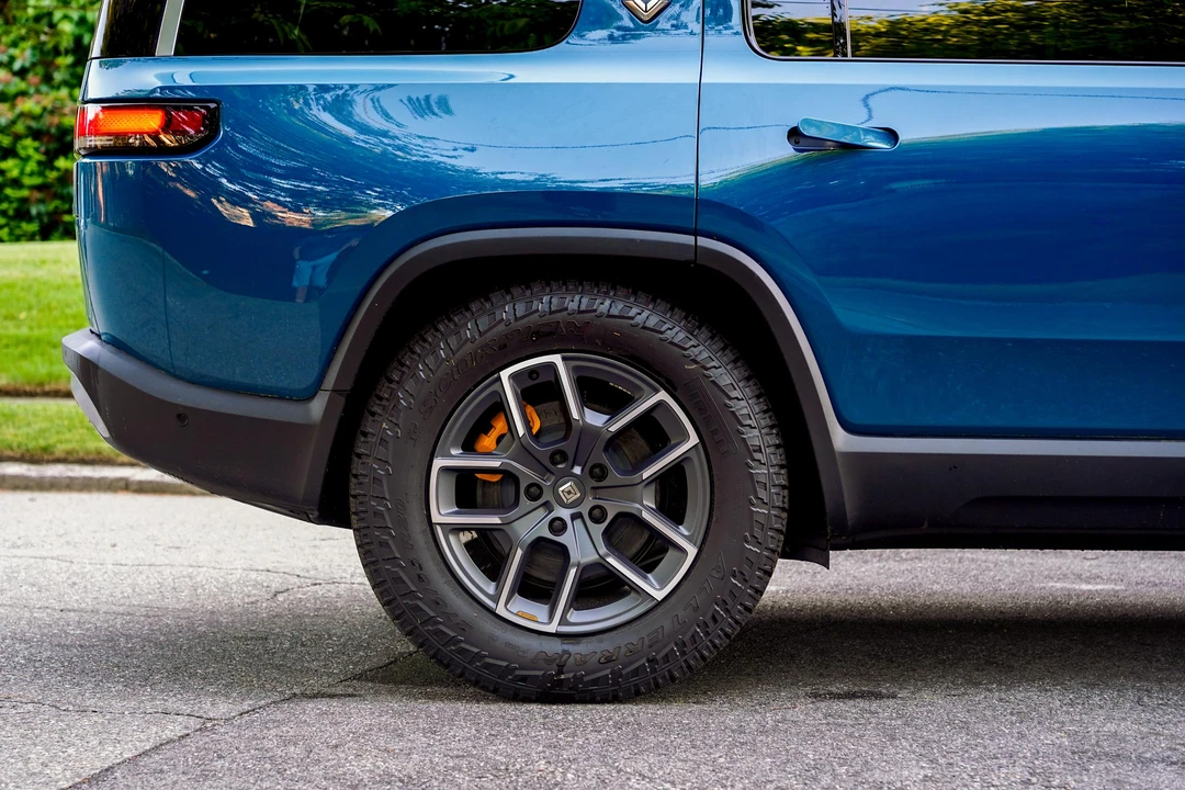 2023 Rivian R1S - Image 22 of 31