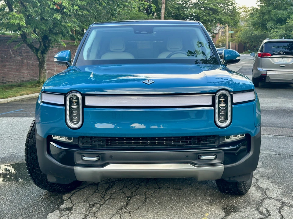 2023 Rivian R1S - Image 6 of 31