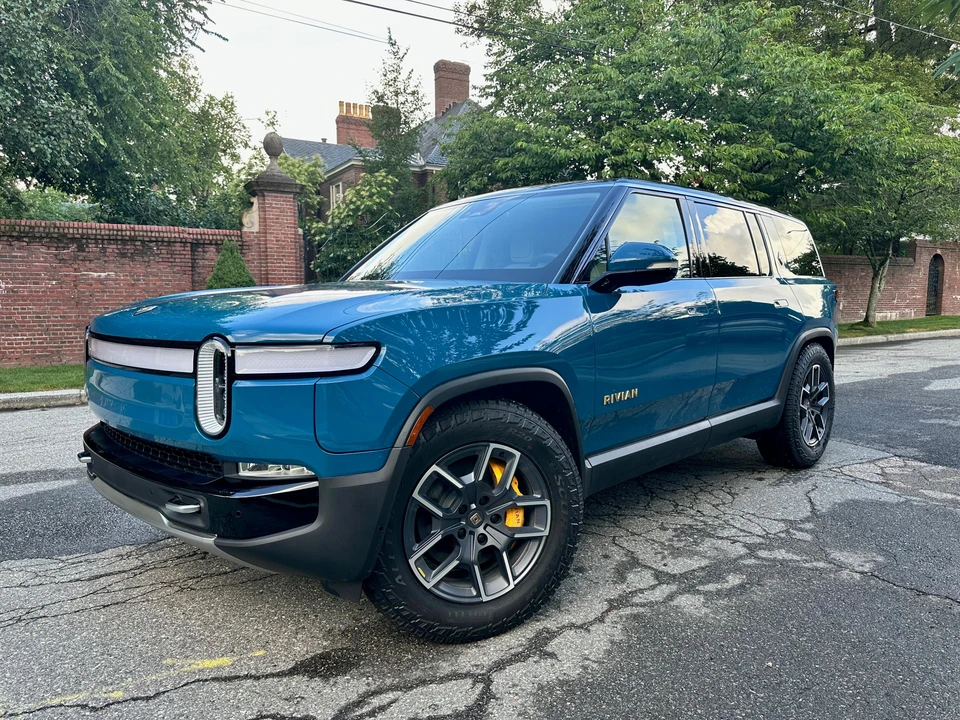 2023 Rivian R1S - Image 7 of 31