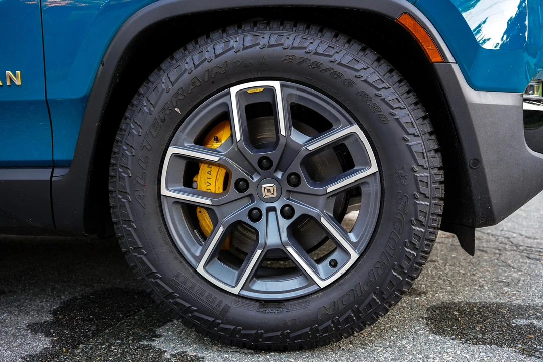 2023 Rivian R1S - Image 31 of 31