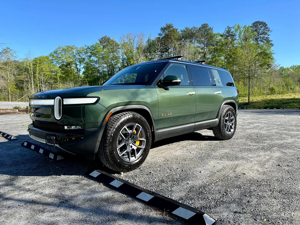 2023 Rivian R1S - Image 7 of 31