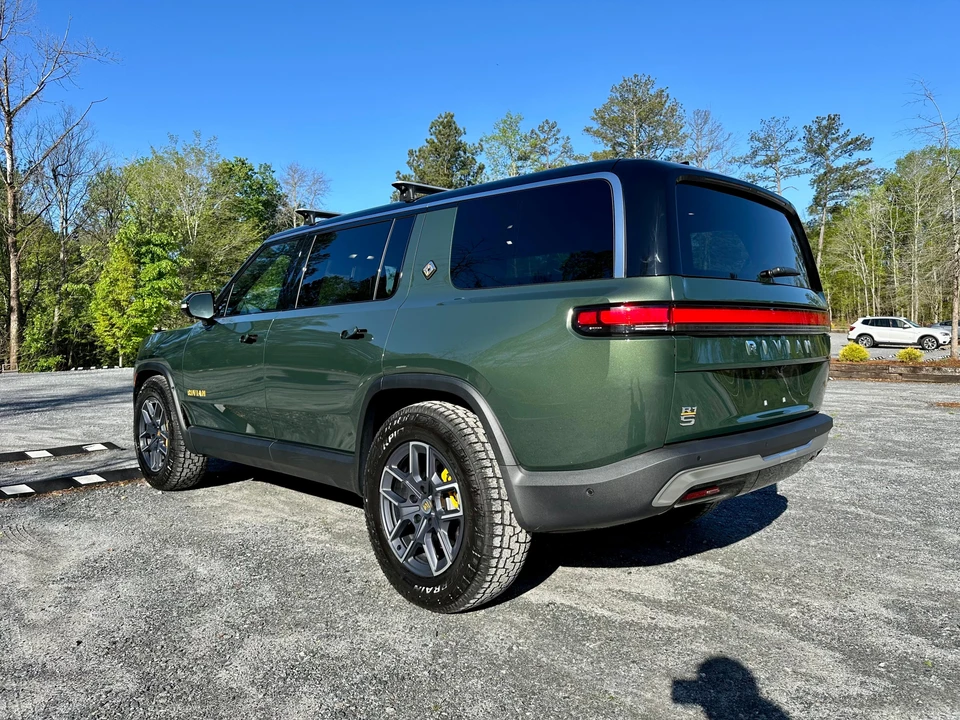 2023 Rivian R1S - Image 12 of 31
