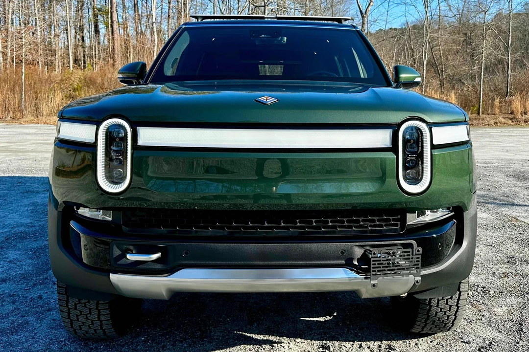 2023 Rivian R1S - Image 2 of 31
