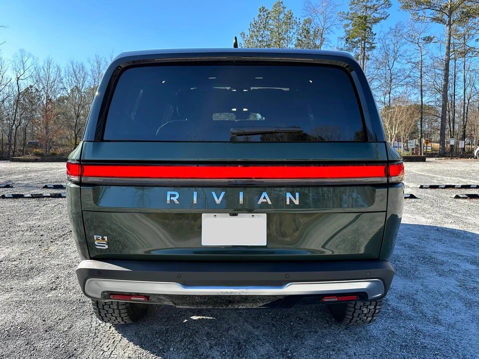 2023 Rivian R1S - Image 13 of 31