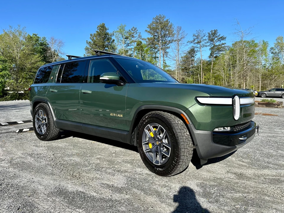 2023 Rivian R1S - Image 17 of 31