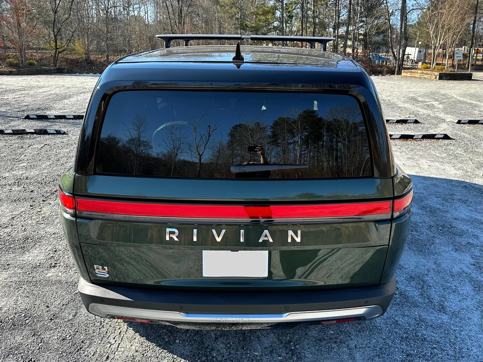 2023 Rivian R1S - Image 14 of 31