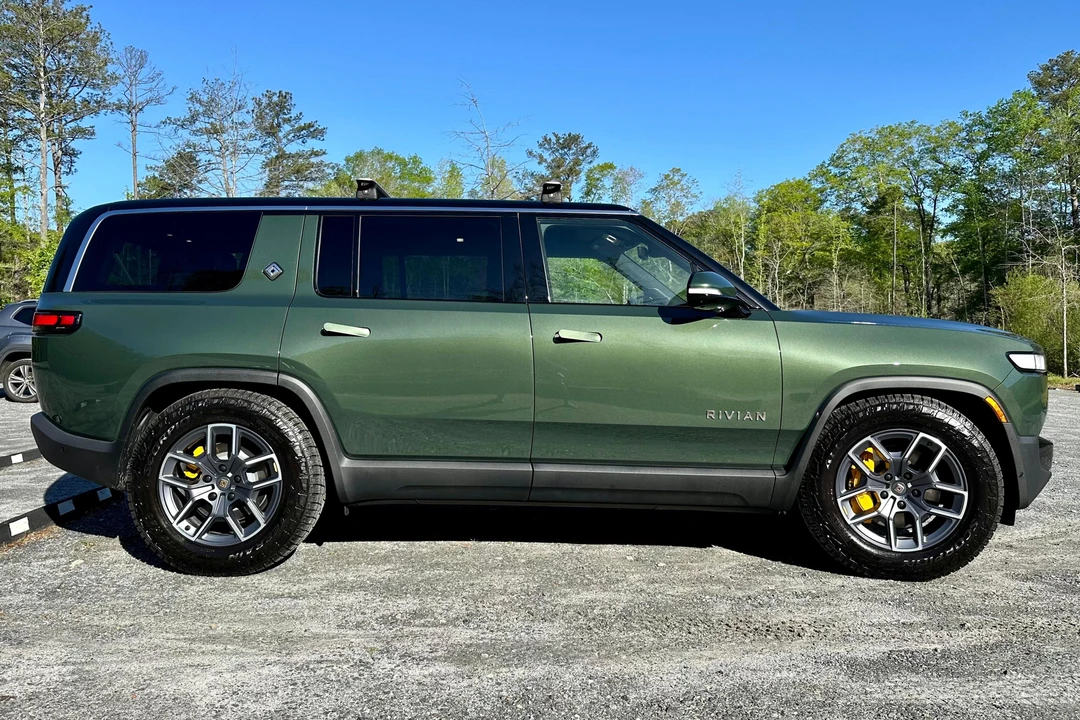 2023 Rivian R1S - Image 3 of 31