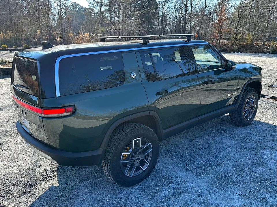 2023 Rivian R1S - Image 16 of 31